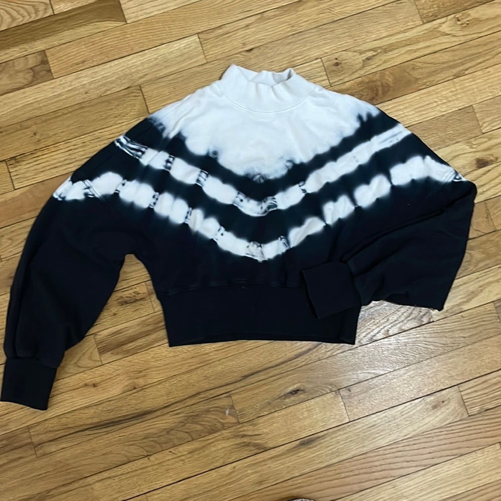 Fabletics crop tie dye sweatshirt with a mock neck, size small
